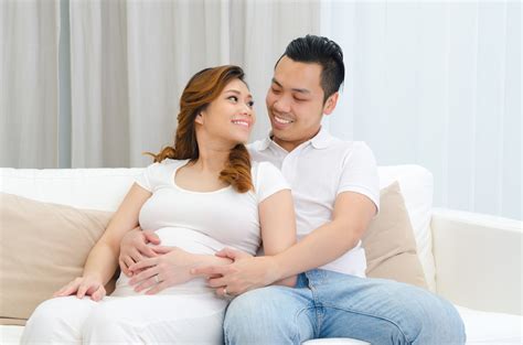 妊娠中のセックス 妊婦や胎児への影響は？妊娠初期や臨月の注。